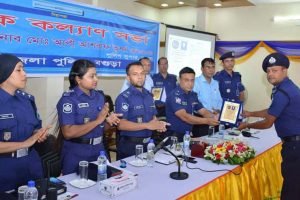 সান্তাহার পুলিশ ফাঁড়ির পরিদর্শক আনিছুর রহমান শ্রেষ্ট তদন্তকারী কর্মকর্তা