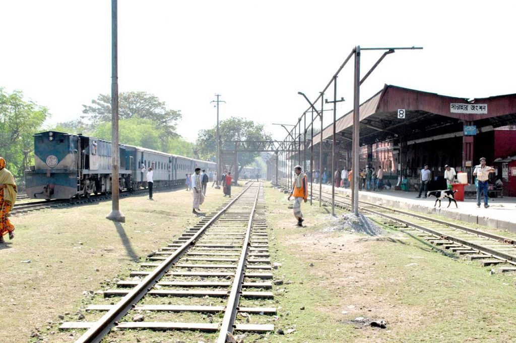 কাগজ কলমে প্ল্যাটফর্ম হলেও সান্তাহার স্টেশনে বাস্তবে মেলা না সেবা