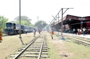 কাগজ কলমে প্ল্যাটফর্ম হলেও সান্তাহার স্টেশনে বাস্তবে মেলা না সেবা