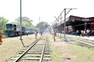 কাগজ কলমে প্ল্যাটফর্ম হলেও সান্তাহার স্টেশনে বাস্তবে মেলা না সেবা
