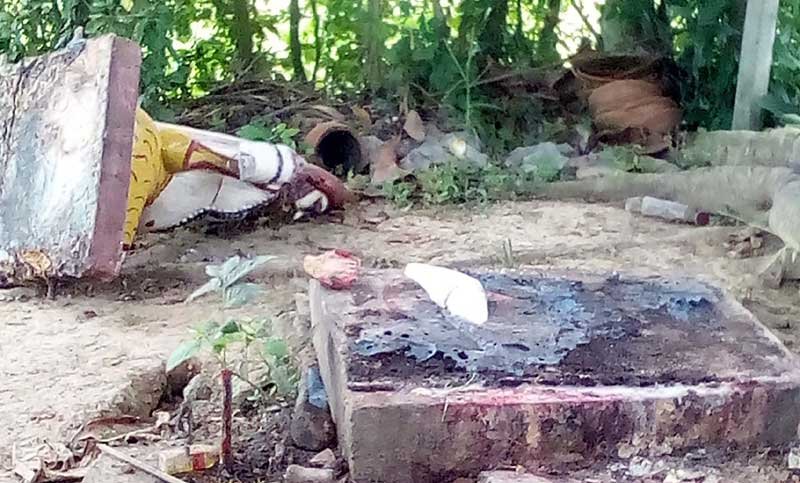 ঘনঘন মণ্ডপে হামলা, আবারো মূর্তি ভাঙচুর